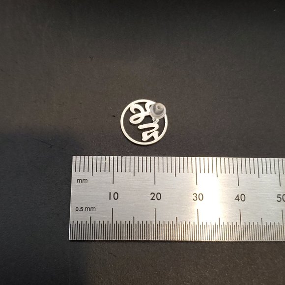 925 Sterling Silver Liz Name Stud Earrings - Picture 4 of 5